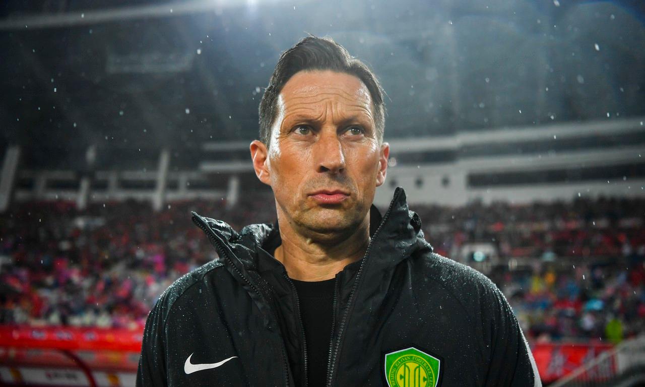 西甲冲刺阶段再迎强敌，费耶诺德再遭质疑，主帅态度——震撼外界，控场能力受关注的简单介绍