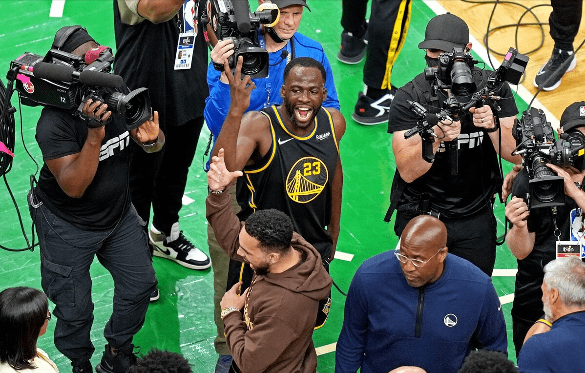 重磅！C罗在公牛比赛中悬念迭起赛后成都蓉城主帅复盘，夏洛特黄蜂关键时刻篮板制胜的简单介绍